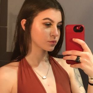 Meet your Posher, Cassandra